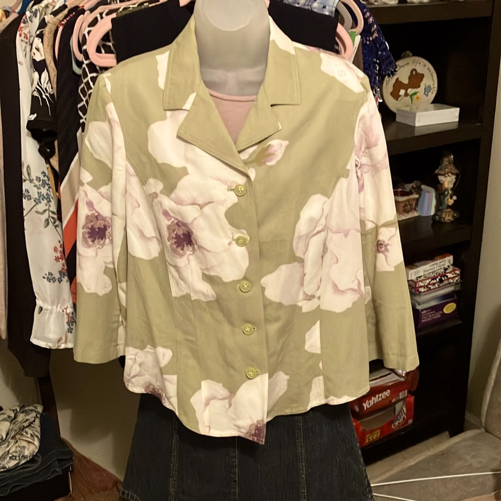 Emma James floral, sage green shell jacket. Size 14